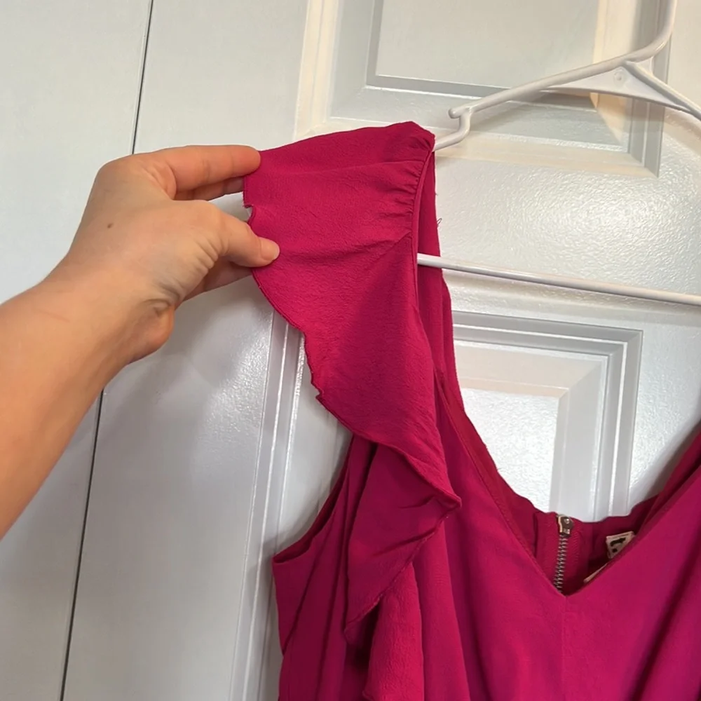 đź’•BEAUTIFUL Pink flowy Dress by HYPE size large - Picture 7 of 16